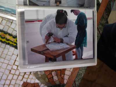 E come un fiume in piena inizia a raccontare del laboratorio organizzato con gli studenti del liceo scientifico �Tedone� di Ruvo e con gli adolescenti della parrocchia di San Domenico e delle scolaresche di ogni et� che ancora oggi vanno in visita alla sua bottega